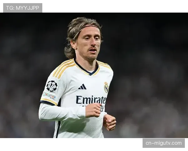 特写：38岁的莫德里奇替补登场后，以精准长传主导比赛节奏，诠释经典